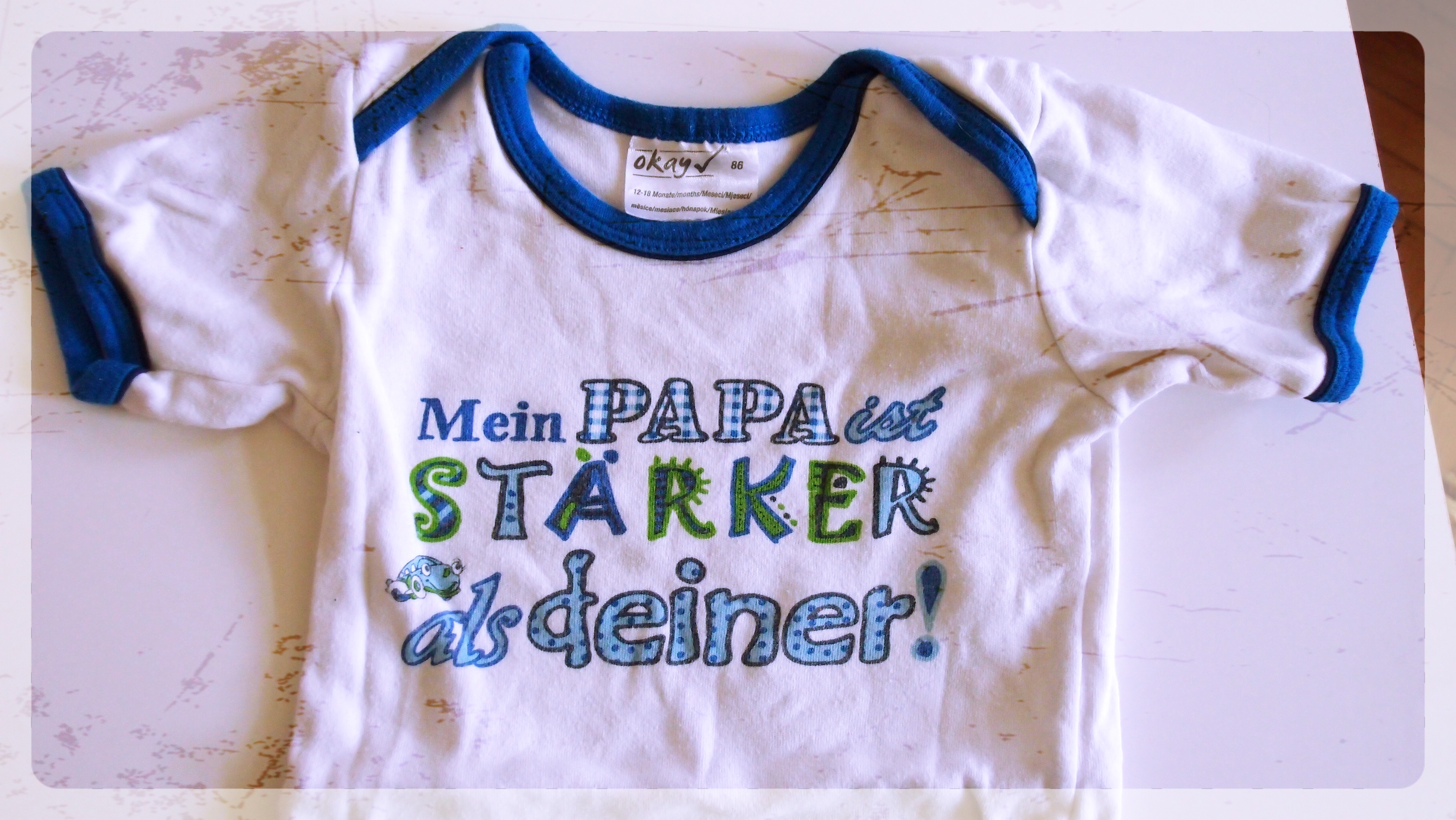 Blaues Shirt Baby Starker Papa